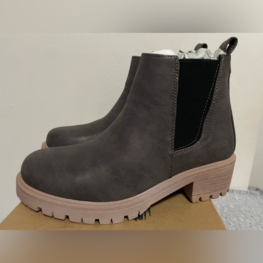 Seven7 Billie Chelsea Boot - Bronze - Size 6 -NIB